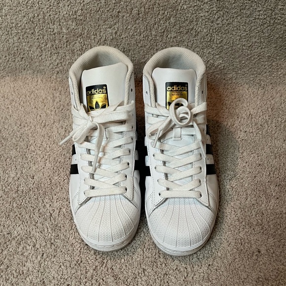 Women’s Addidas Sneakers. - Picture 4 of 5